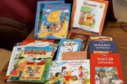 Menekült kisgyerekek javára szervezett mesekönyvek gyűjtése